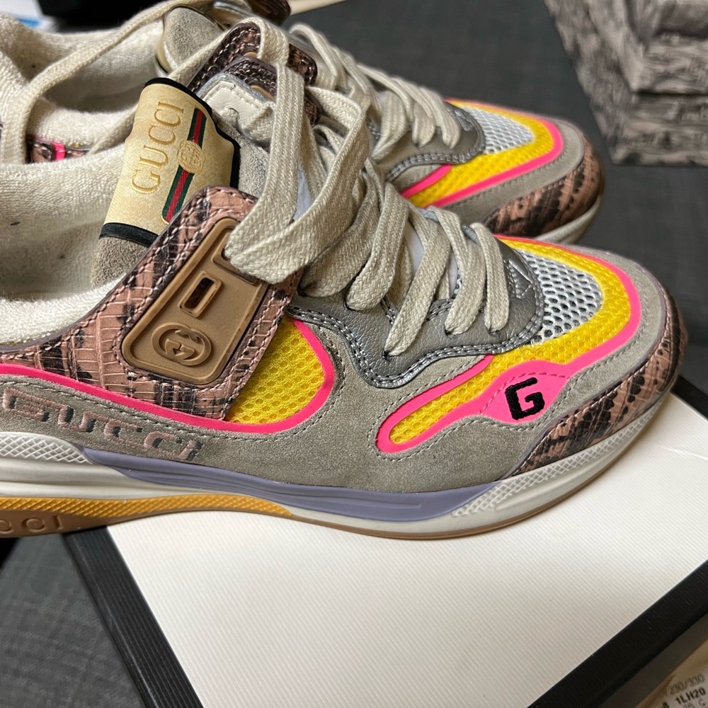 Gucci sneakers authentic almost brand new worn just once